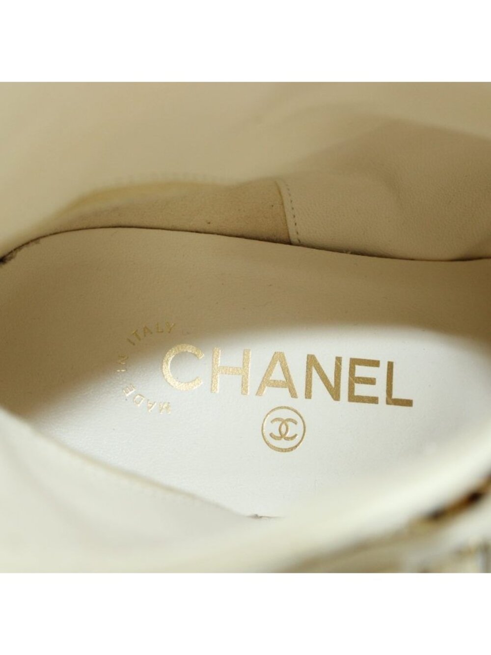Chanel Short Boots Chunky Heels Contrast CC Logo Leather Quilted Embroidery - Picture 7 of 9